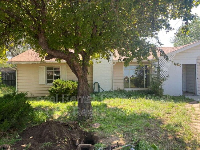 Building Photo - 2830 N Schevene Blvd