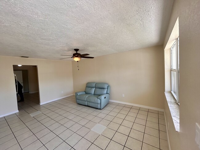Photo - 1901 SW 97th Ter