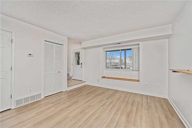 Photo - 154 Norwich Dr