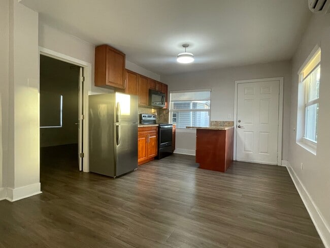 Photo - 3098 SW 6th St