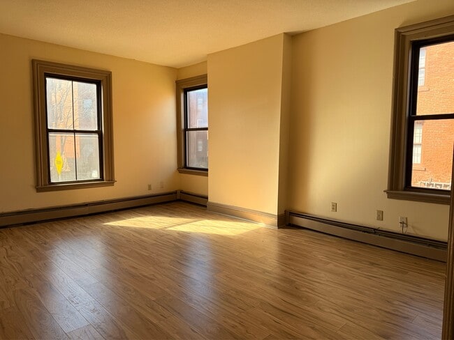 Building Photo - 44 Alden St