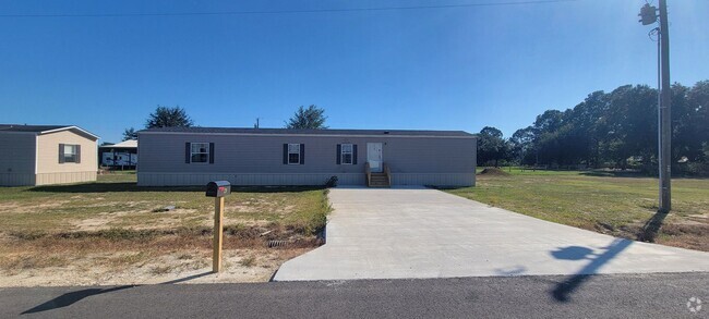 Building Photo - Mobile home in Country Setting