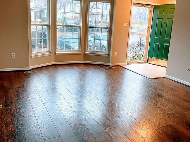 Photo - 516 Hollyberry Way