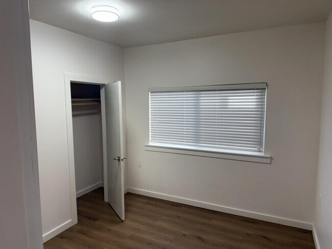 Photo - 14932-1490A 90a Ave