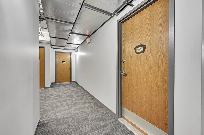 Photo - $2,000, 1 bed, 1.5 bath located in downtow... Unit #1070