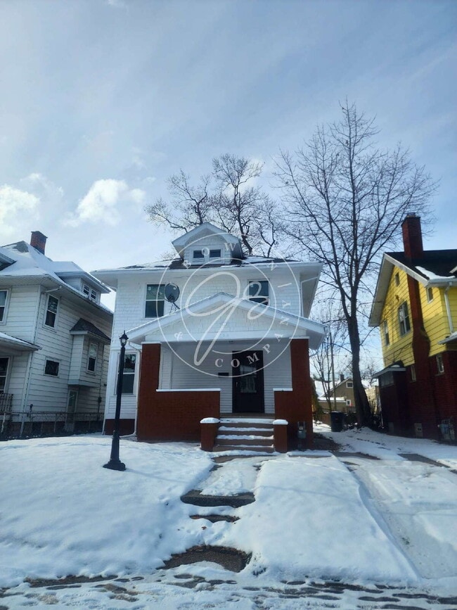 Building Photo - 1400 sq ft. 3 bed home in South Toledo! Many updates throughout