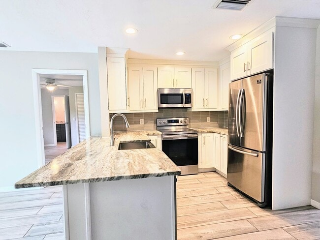 Building Photo - Charming 3BR Retreat with Private Patio & Spacious Yard