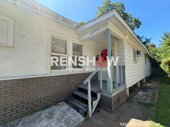 Photo - INCENTIVE: $99 Move in Special with Approv...