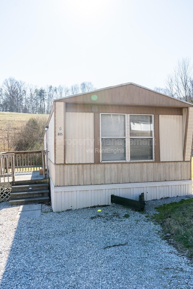 Photo - 805 Hillvale Rd