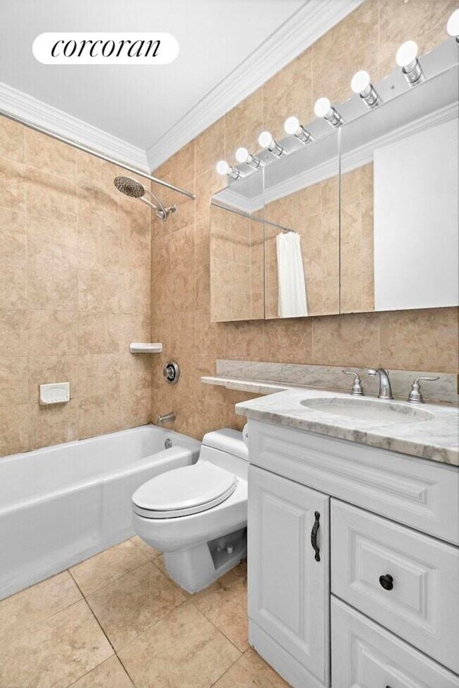 Photo - 350 W 50th St