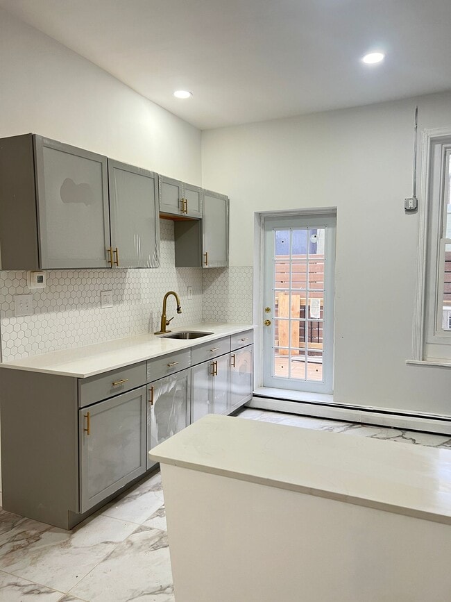 Building Photo - 644 South St Unit 1