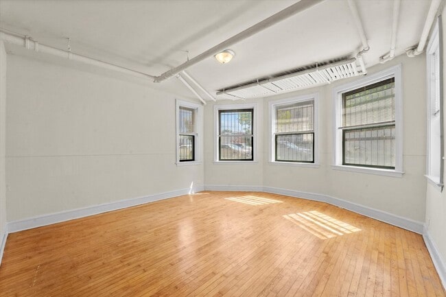 Building Photo - 2322 N Spaulding Ave Unit 2330-G