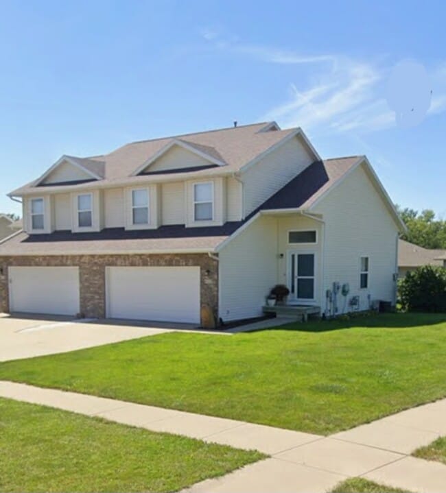 Photo - 615 Rachael St