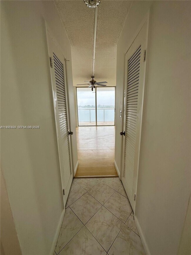 Photo - 1301 NE Miami Gardens Dr Unidad 724W