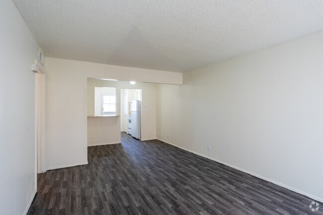 2BD, 1BA - 843SF - Living Room - Somerset Park