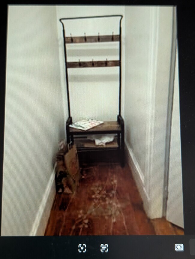 Entry Hallway - 15 Laurel St Unit 1