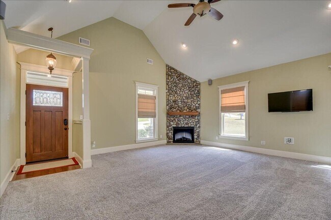 Photo - 208 Havelock Dr