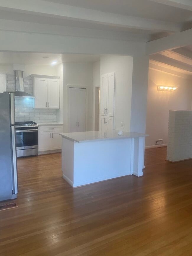 Photo - 1992 Jordan Terrace NE