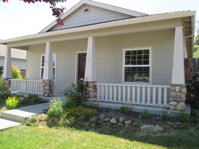 Building Photo - 830 Isherwood Dr