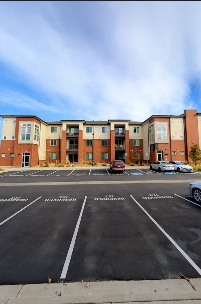 Building Photo - Long Realty & Property Management - 2 Bedroom 2 Bathroom condo in Aurora Unit 981 S Sable Blvd