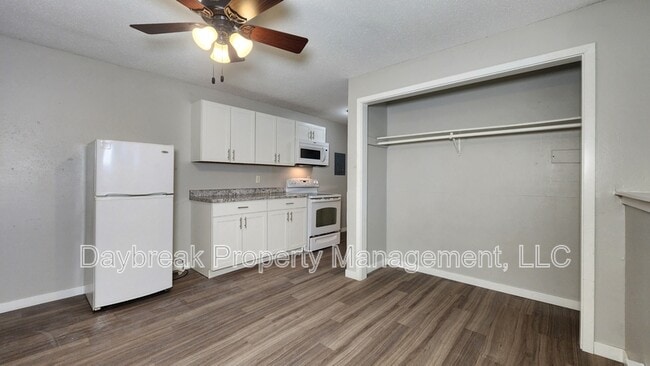 Photo - 717 30th St N