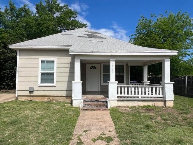 Building Photo - 2307 Reuter Ave Unit House