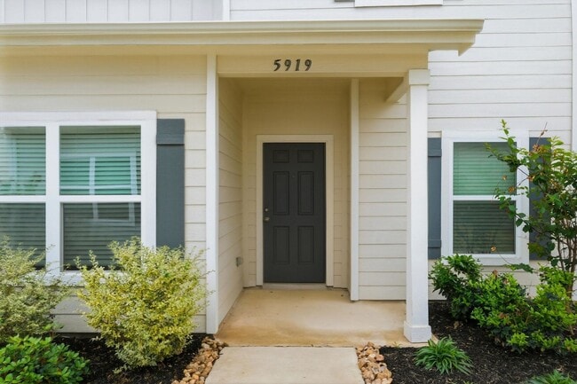 Photo - Clean & Modern Townhome with No Carpet and Lawn Service Included