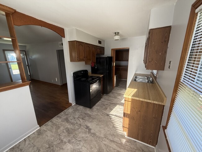Photo - 2913 Taylor Ave