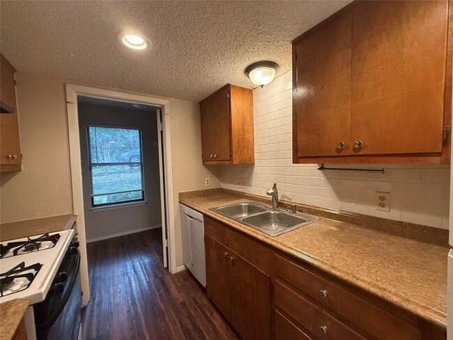 Photo - 812 Ramble Ln