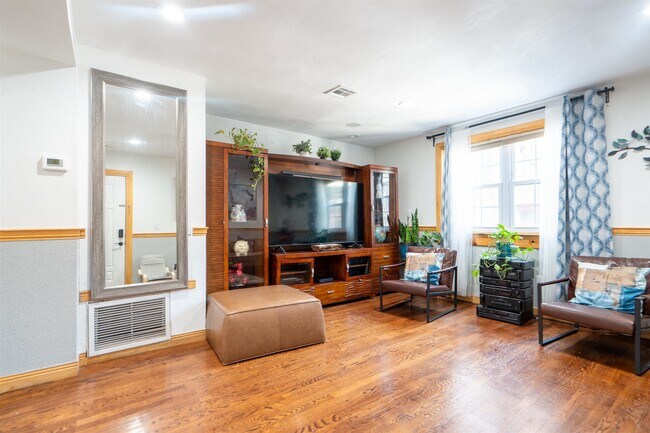 Photo - 530 40th St Unit 1