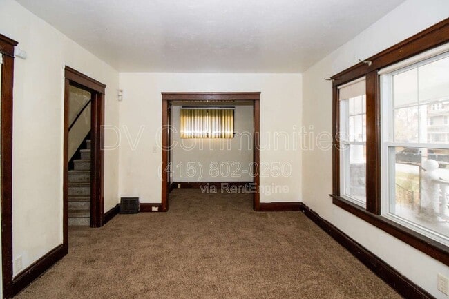 Photo - 9711 Parmelee Ave