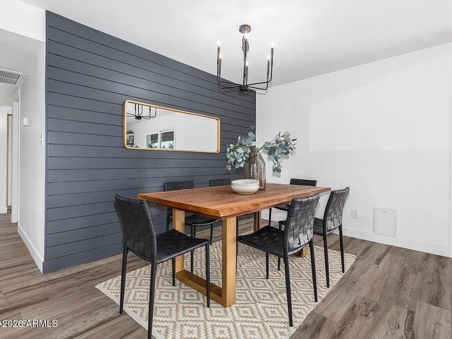 Photo - 2529 E Commonwealth Cir