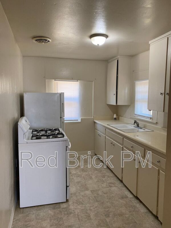 489 Cedar Ave