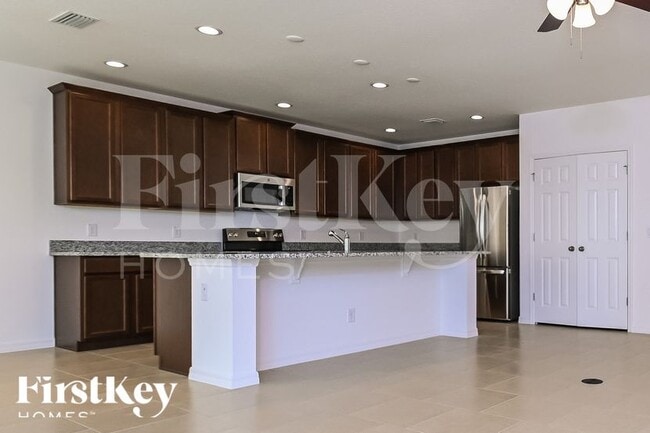 Photo - 900 Avenal Ln
