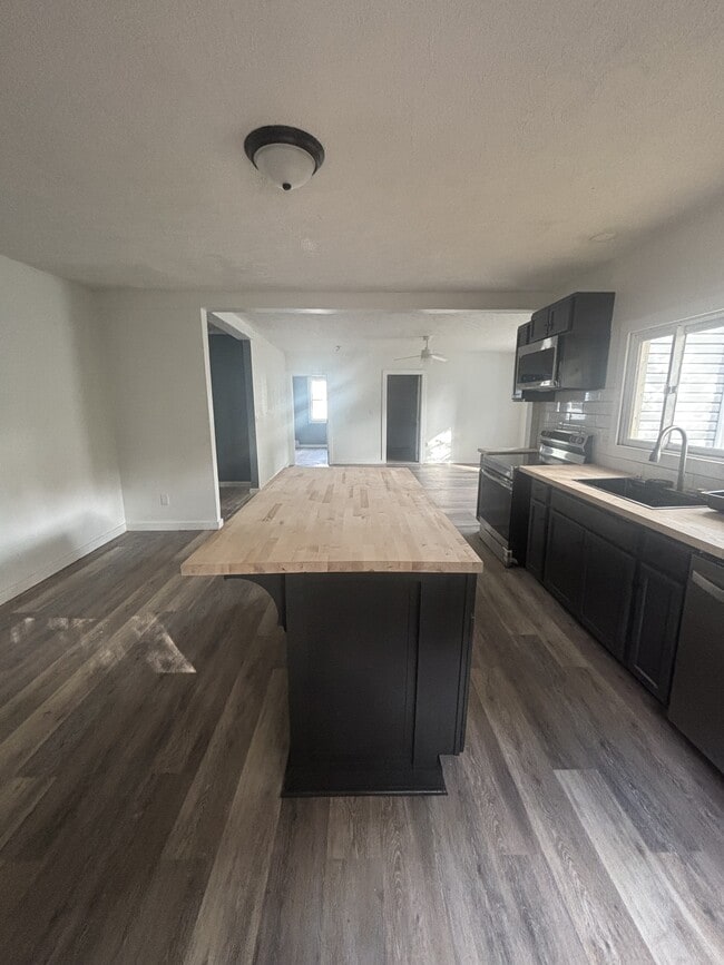 Photo - 225 E Bergey St