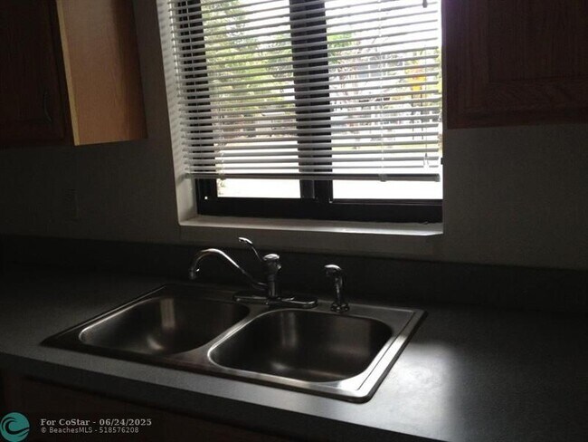 Photo - 19 Meridian Ave