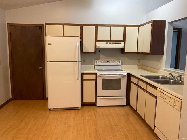 Photo - 6510 Meadow Wood Pl