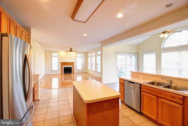 Photo - 1828 Weybridge Rd