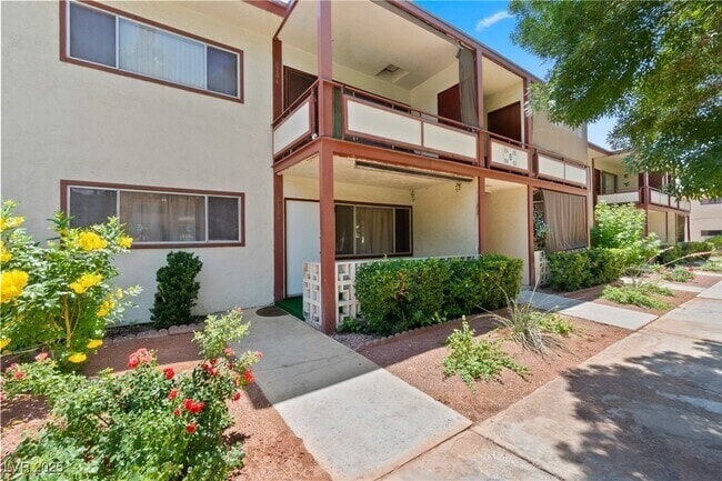 Photo - 350 E Desert Inn Rd Unidad F104