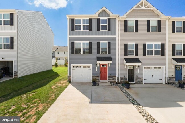 Building Photo - 2574 Laurel Pk Dr Rental
