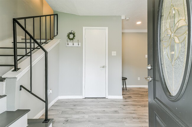 Photo - 207 Woodvale Dr