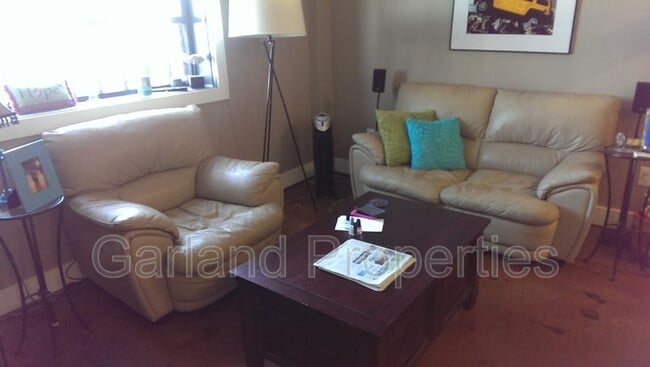 Photo - 425 Campbell Ave SW Unit 103