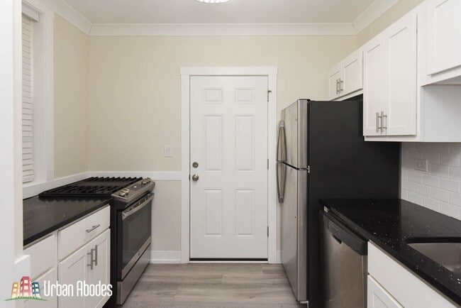 Photo - 1421 W Hutchinson St Unit M04B