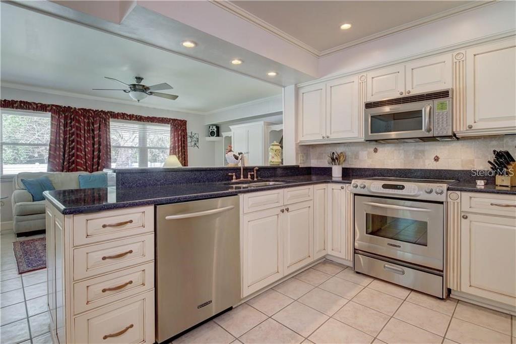 Photo - 2395 6th Ave SW