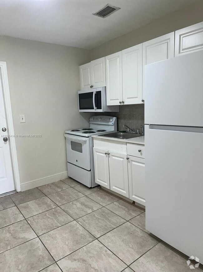 Building Photo - 4141 SW 20th St Unit 3 Rental