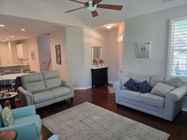 Photo - 809 Ledgestone Ct