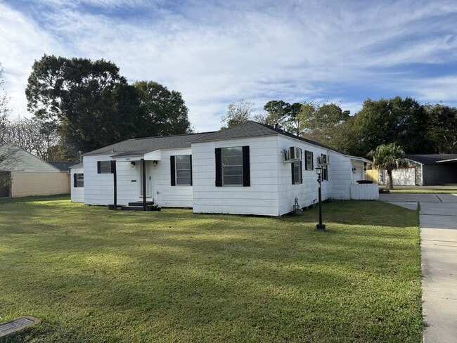 Photo - 6899 Jefferson Blvd