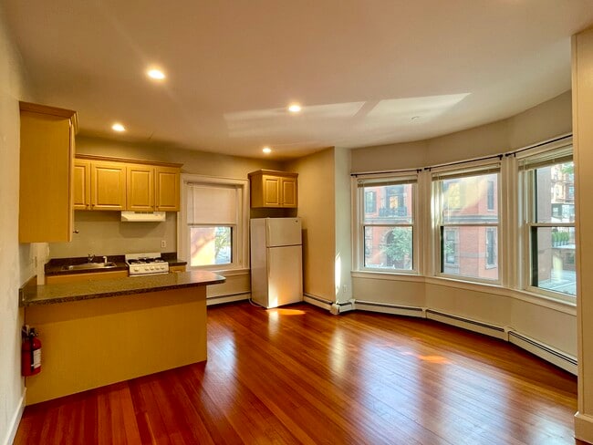 Photo - 17 Exeter St Apartments Unit 2