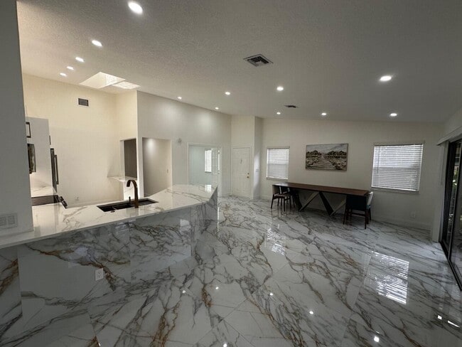 Photo - 2173 Discovery Cir W