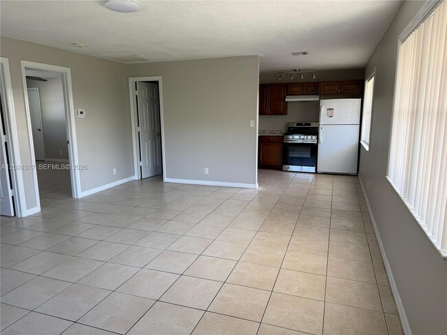 Building Photo - 588 Holly Dr Unit B